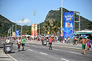 People on the edge of Copacabana Beach  - Rio de Janeiro city - Rio de Janeiro state (RJ) - Brazil