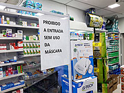  Sign indicating the mandatory use of a protective mask inside commercial establishments - Coronavirus Crisis  - Rio de Janeiro city - Rio de Janeiro state (RJ) - Brazil