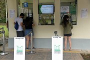 Visitors at the box office of Botanical Garden of Rio de Janeiro - Coronavirus Crisis - Rio de Janeiro city - Rio de Janeiro state (RJ) - Brazil