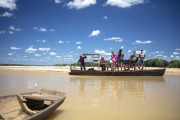 River transport on the Parnaiba River - Border of Piaui with Maranhao - Porto city - Piaui state (PI) - Brazil