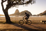 Cyclist on the edge of Botafogo Beach at dawn - Sugarloaf Mountain in the background - Rio de Janeiro city - Rio de Janeiro state (RJ) - Brazil