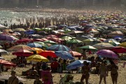 Ipanema Beach crowded during the Coronavirus Crisis - Rio de Janeiro city - Rio de Janeiro state (RJ) - Brazil