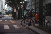 Cyclist on Leblon Street - Rio de Janeiro city - Rio de Janeiro state (RJ) - Brazil