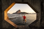 Man jumping in the Guanabara Bay from the footbridge of the Tamandare da Laje Fort (1555) with the Sugar Loaf in the background - Rio de Janeiro city - Rio de Janeiro state (RJ) - Brazil
