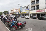 Motorcycle parking on commercial street - Linhares city - Espirito Santo state (ES) - Brazil