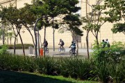 Cyclists - Mayor Luiz Paulo Conde Waterfront (2016) - Rio de Janeiro city - Rio de Janeiro state (RJ) - Brazil