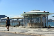 Kiosk on Copacabana Beach with insulation bars - Rio de Janeiro city - Rio de Janeiro state (RJ) - Brazil