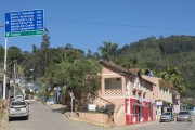 Commercial townhouse and neighborhood signpost - Goncalves city - Minas Gerais state (MG) - Brazil