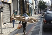 Recyclable material picker on Silva Pinto Street during the Coronavirus crisis - Sao Paulo city - Sao Paulo state (SP) - Brazil