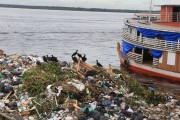 Ferry with garbage collected from Negro River - Manaus city - Amazonas state (AM) - Brazil