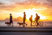 People watching the sunrise on Copacabana beach - Rio de Janeiro city - Rio de Janeiro state (RJ) - Brazil