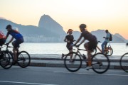 Cyclists on Atlantica Avenue at sunrise - Sugarloaf Mountain in the background - Rio de Janeiro city - Rio de Janeiro state (RJ) - Brazil