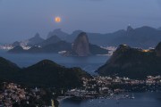 View of Rio de Janeiro city from Niteroi City Park at dawn with a full moon over the mountains  - Niteroi city - Rio de Janeiro state (RJ) - Brazil