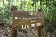 Signpost in Tijuca Forest - Tijuca National Park - Rio de Janeiro city - Rio de Janeiro state (RJ) - Brazil