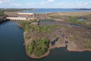 Marimbondo hydroelectric plant in Rio Grande with very low water level, between the municipalities of Fronteira (MG) and Icem (SP) - Icem city - Sao Paulo state (SP) - Brazil