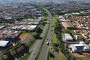 Picture taken with drone of the Washington Luis Highway (SP-310) in the citys urban perimeter - Sao Jose do Rio Preto city - Sao Paulo state (SP) - Brazil