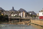 Governador Joao Bley iron bridge over the Itapemirim River - Itabira Peak in the background - Cachoeiro de Itapemirim city - Espirito Santo state (ES) - Brazil