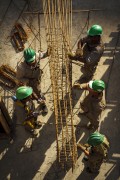 Construction workers fixing wire to rebar - Belo Horizonte city - Minas Gerais state (MG) - Brazil