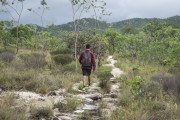 Tourist walking on the trail - Chapada dos Veadeiros National Park - Alto Paraiso de Goias city - Goias state (GO) - Brazil