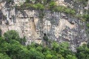 Sedimentary rock wall in Cerrado landscape - Chapada dos Veadeiros National Park - Alto Paraiso de Goias city - Goias state (GO) - Brazil