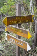 Trail sign boards - Chapada dos Veadeiros National Park - Alto Paraiso de Goias city - Goias state (GO) - Brazil