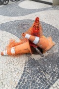Traffic signal cones warn about the hole in the Copacabana boardwalk - Rio de Janeiro city - Rio de Janeiro state (RJ) - Brazil