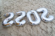Metallic balloons that read 2022 - New Years Eve in Copacabana - Rio de Janeiro city - Rio de Janeiro state (RJ) - Brazil