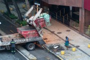 Truck removing rubble buckets from the sidewalk of Francisco Otaviano Street - Rio de Janeiro city - Rio de Janeiro state (RJ) - Brazil