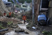 Firefighters searching for bodies with the help of dogs after landslides and flooding caused by heavy rains - Chacara Flora - Petropolis city - Rio de Janeiro state (RJ) - Brazil