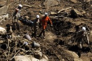 Firefighters carrying dead 20-year-old womans body in Morro da Oficina after landslides and flooding caused by heavy rains - Petropolis city - Rio de Janeiro state (RJ) - Brazil