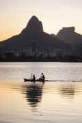 People in kayak at Lagoa Rodrigo de Freitas - Rio de Janeiro city - Rio de Janeiro state (RJ) - Brazil