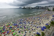 Bathers at Pitangueiras Beach on the last day of the year - Guaruja city - Sao Paulo state (SP) - Brazil
