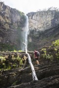 Tourist in Simao Correia Waterfall - Chapada dos Veadeiros National Park - Alto Paraiso de Goias city - Goias state (GO) - Brazil
