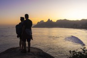 People observing the sunset from Arpoador Stone  - Rio de Janeiro city - Rio de Janeiro state (RJ) - Brazil
