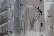Worker doing maintenance of building facade - Sao Jose do Rio Preto city - Sao Paulo state (SP) - Brazil