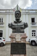 Bust of Daniel de la Touche in front of Saint Louis City Hall - Palace de la Ravardiere - Sao Luis city - Maranhao state (MA) - Brazil