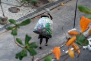Can pickers on Francisco Otaviano street - Rio de Janeiro city - Rio de Janeiro state (RJ) - Brazil