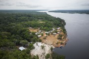 Picture taken with drone of stilt houses on the banks of Negro River - Anavilhanas National Park - Novo Airao city - Amazonas state (AM) - Brazil