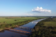 Picture taken with drone of the Pardo River with the bridge on the Assis Chateaubriand Highway (SP-425) - boundary between the municipalities of Guaira and Barretos - Guaira city - Sao Paulo state (SP) - Brazil