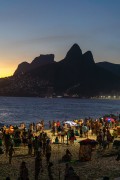 People observing the sunset from Arpoador Beach - Rio de Janeiro city - Rio de Janeiro state (RJ) - Brazil