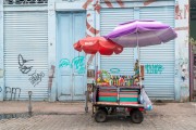 Street vendors cart in front of Fundiçao Progresso - Rio de Janeiro city - Rio de Janeiro state (RJ) - Brazil