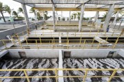 Layer of solid waste on the surface during treatment at the sewage preconditioning station - Fortaleza city - Ceara state (CE) - Brazil