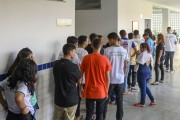 Students of Full-time State High School State of Alagoas on canteen queue - Fortaleza city - Ceara state (CE) - Brazil