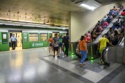 Passengers disembarking from the subway at Jose de Alencar Station - Fortaleza city - Ceara state (CE) - Brazil