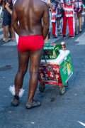 Beverage street vendor - during carnival street troup parade  - Rio de Janeiro city - Rio de Janeiro state (RJ) - Brazil