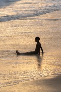 Child playing on Arpoador Beach - Rio de Janeiro city - Rio de Janeiro state (RJ) - Brazil