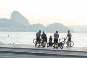 Cyclists watching the sunrise on the Copacabana boardwalk - Rio de Janeiro city - Rio de Janeiro state (RJ) - Brazil