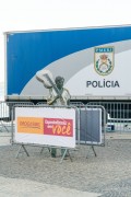 Statue of maestro Tom Jobim on Arpoador Beach boardwalk with Military Police vehicle in the background - Rio de Janeiro city - Rio de Janeiro state (RJ) - Brazil