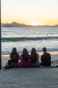 Young people watching the sunrise on Copacabana Beach - Rio de Janeiro city - Rio de Janeiro state (RJ) - Brazil