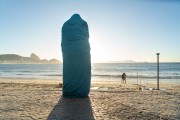 Articulated tent packed by trader on Copacabana Beach - Rio de Janeiro city - Rio de Janeiro state (RJ) - Brazil